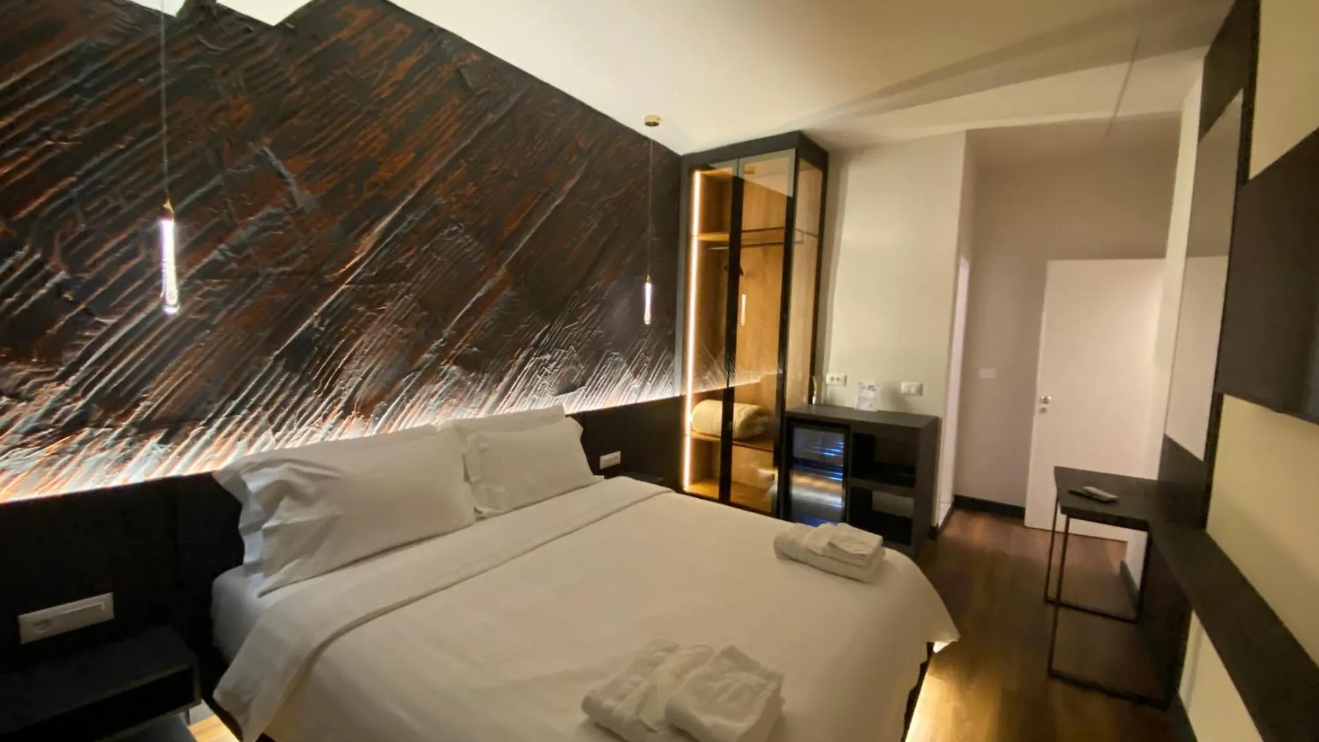 Tirana Central Rooms Blloku Albanien
